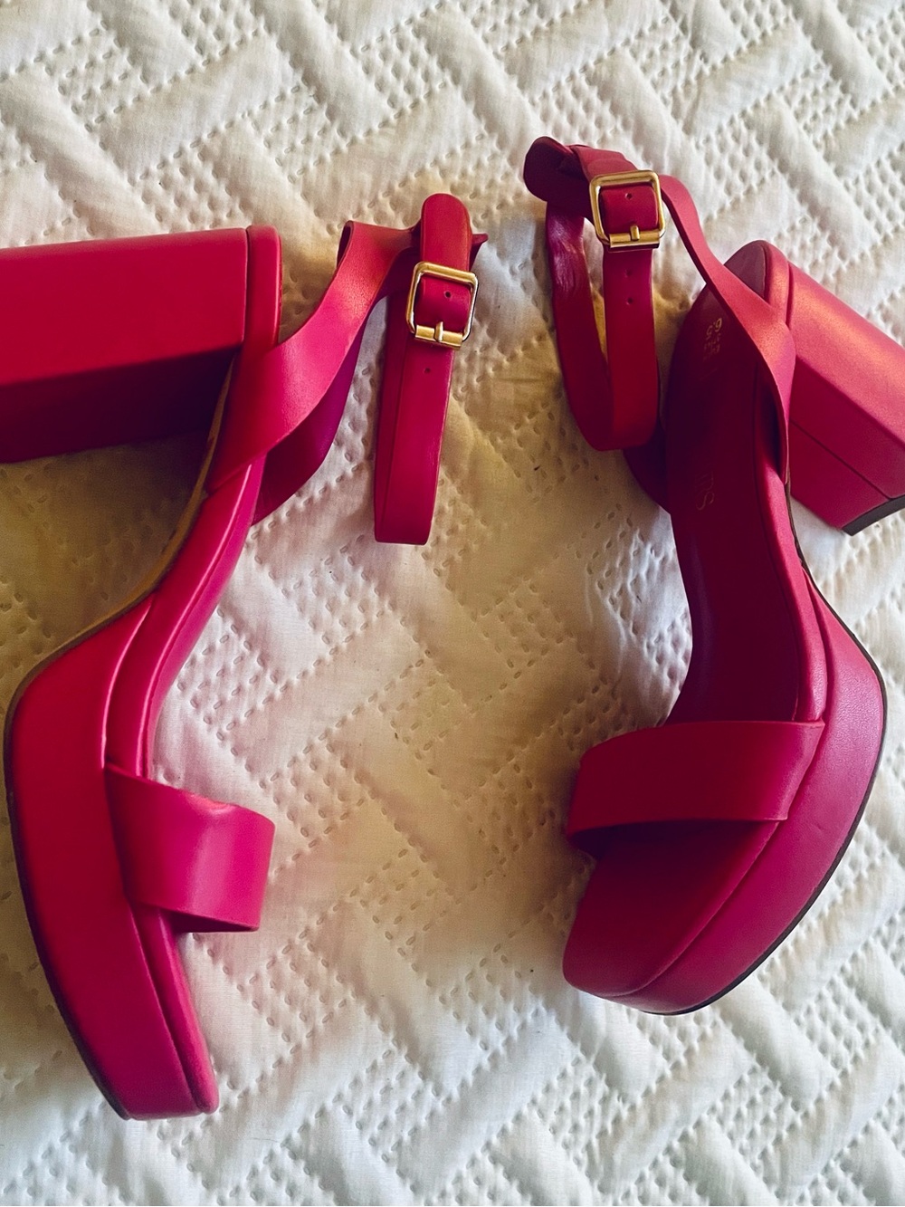 Dream Pairs Fuchsia Platform Block Heel Sandals